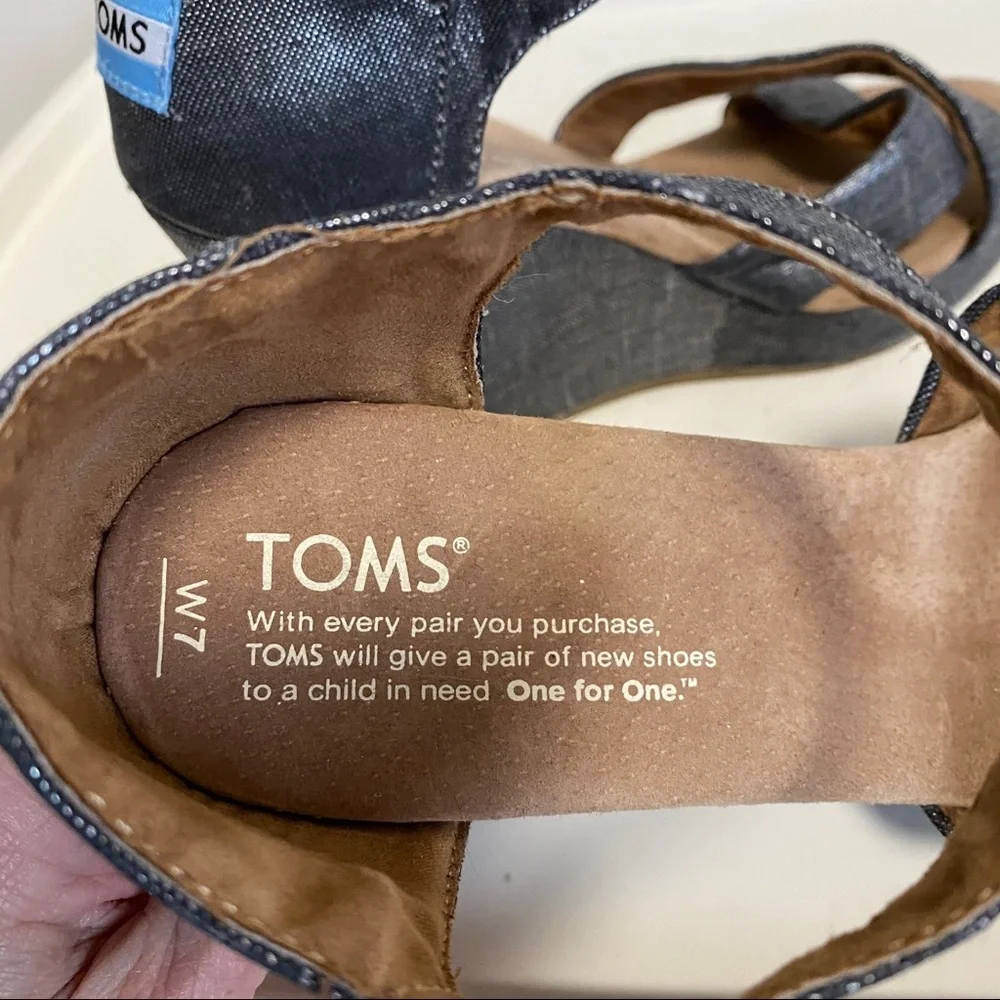 Toms Sienna metallic chambray wedge sandals size 7